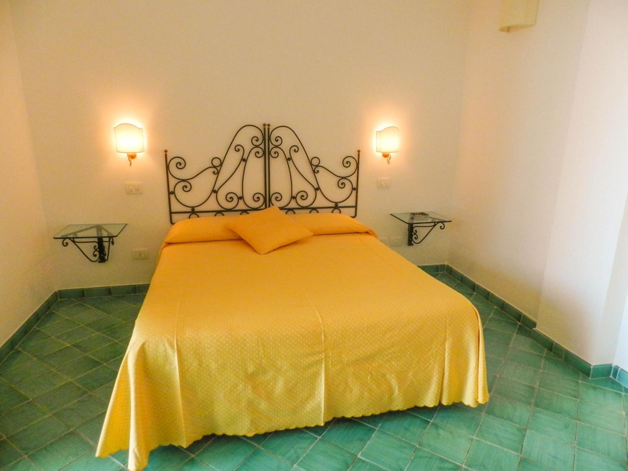 Bacio Del Sole B&B Positano Exteriör bild